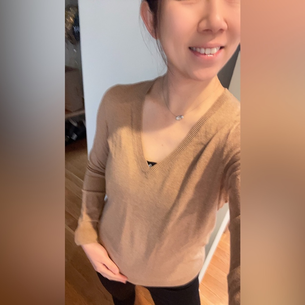 J crew brand new Women's V-Neck Lightweight Camel Sweater